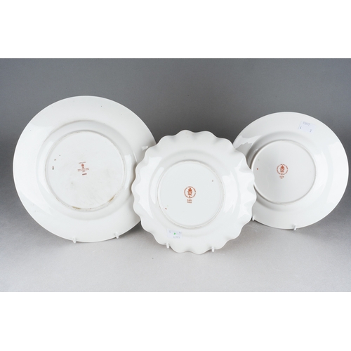 18 - Royal Crown Derby 2451 Old Imari dinner plate, approx 26cm diam and scalloped plate, approx 21cm dia... 