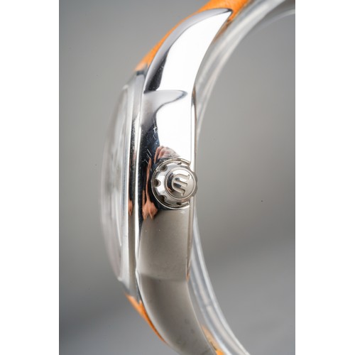38 - MAURICE LACROIX Sphere SH1018 Manual Wind Gent's Wristwatch, white dial with silver batons, the reve... 