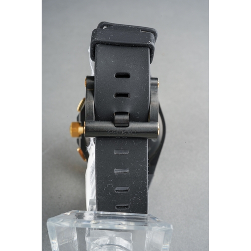 53 - TW STEEL; a Gentleman's Renault F1 Team TW682 Edelstahl [stainless steel] wristwatch, the black case... 