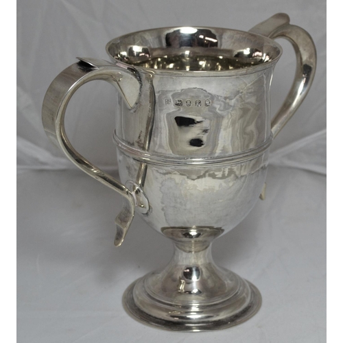 330 - A George III silver 2 handled loving cup - London 1800 by Peter, Ann and William Bateman - 12.09 ozt... 