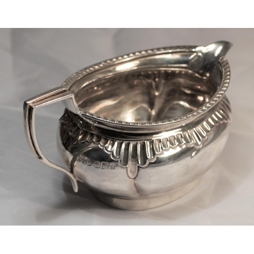 311 - A silver cream jug - Sheffield 1897 by Jenkins & Timm - 4.34 ozt - 5.25