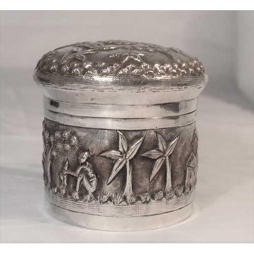 333 - An Indian white metal tea caddy with hammered decorations c.1900 - 3.67 ozt - 3