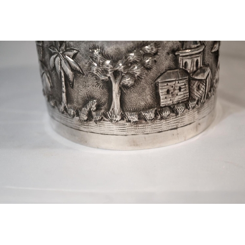 333 - An Indian white metal tea caddy with hammered decorations c.1900 - 3.67 ozt - 3