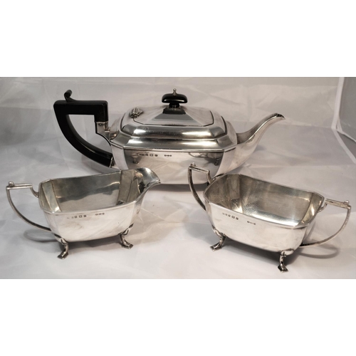 344 - A silver 3 piece tea set - Birmingham 1930 by Roberts & Dore - Total weight 1223g