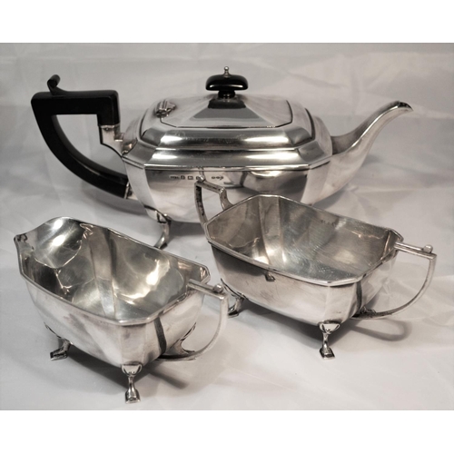 344 - A silver 3 piece tea set - Birmingham 1930 by Roberts & Dore - Total weight 1223g