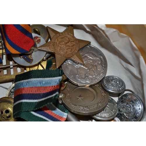 103 - A quantity of military buttons and medals etc to include 2 pen knives