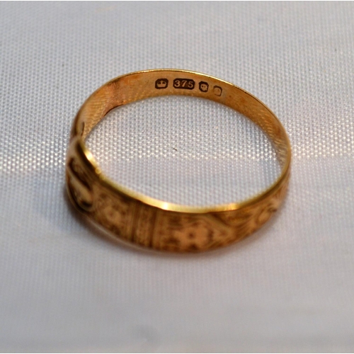 363 - A 9ct gold buckle ring - London 1949 - approx size O