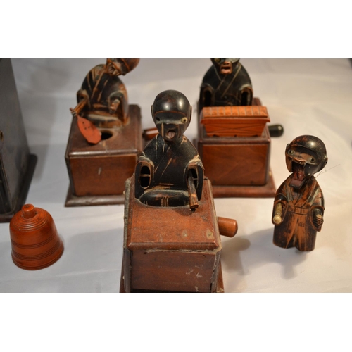 375 - A collection of 5 wooden articulated Kobe toys - Meiji period (1868-1912)