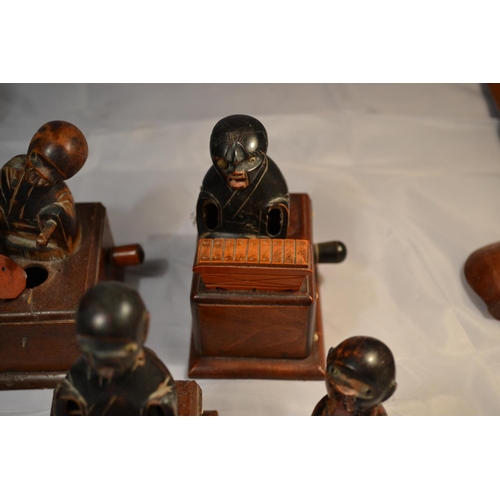 375 - A collection of 5 wooden articulated Kobe toys - Meiji period (1868-1912)