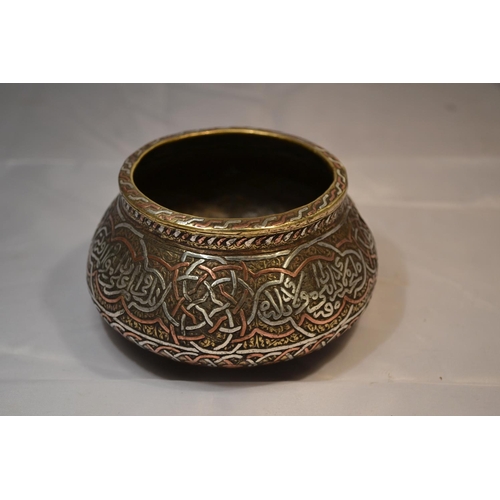 377 - An early 20th century Islamic Cairoware pot