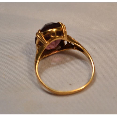 396 - A 9ct gold cocktail ring approx size L 1/2