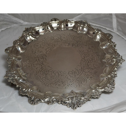 407 - A Solid silver salver with highly decorative border - London 1794 by John Willis - 20 ozt - 10.5