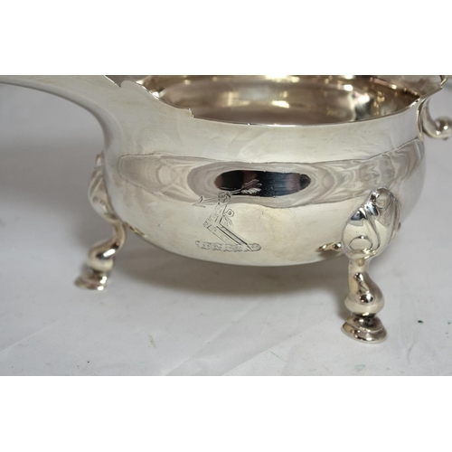 369 - A Georgian silver sauce boat - London 1737 by Gabriel Sleath - 13.55 ozt - 7