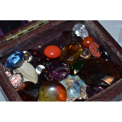 431 - A collection of unset gemstones and semi precious stones to include Sapphires