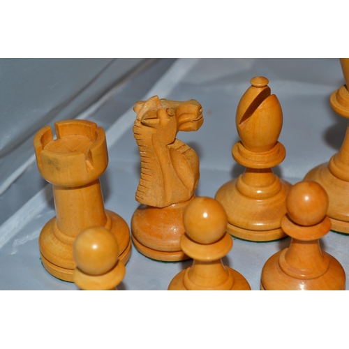 451 - A vintage good quality weighted Staunton pattern chess set in original box with book