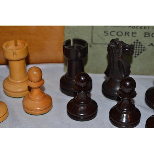 451 - A vintage good quality weighted Staunton pattern chess set in original box with book