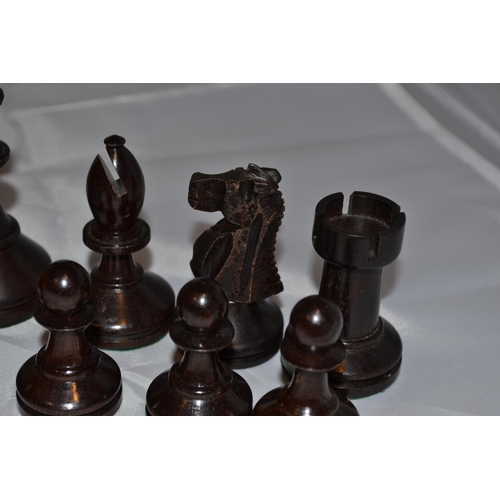 451 - A vintage good quality weighted Staunton pattern chess set in original box with book