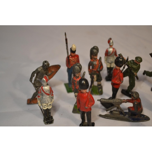 454 - A quantity of vintage lead Soldiers - various makers inc Britains