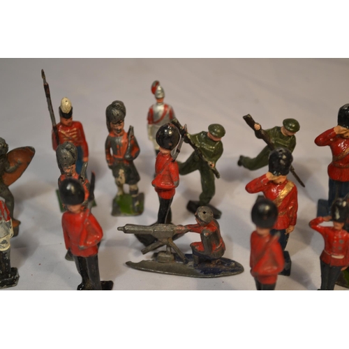 454 - A quantity of vintage lead Soldiers - various makers inc Britains