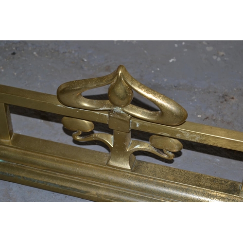 85 - An Art Nouveau period brass fire kerb decorated with stylised lancets