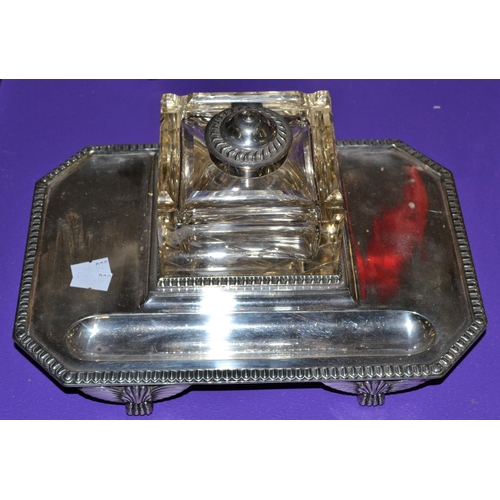 473 - A good quality early 20th century silver plate and glass inkwell stand by Walker & Hall