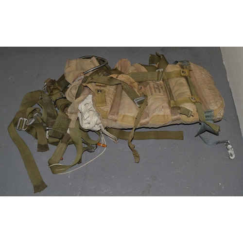 142 - A 1940's/50's Irvin standard air chute parachute