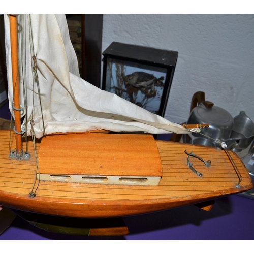 184 - A good quality vintage wooden pond yacht called 