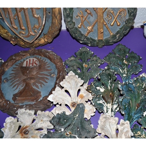 199 - A collection of 19th century or earlier religious plaster plaques and foliage