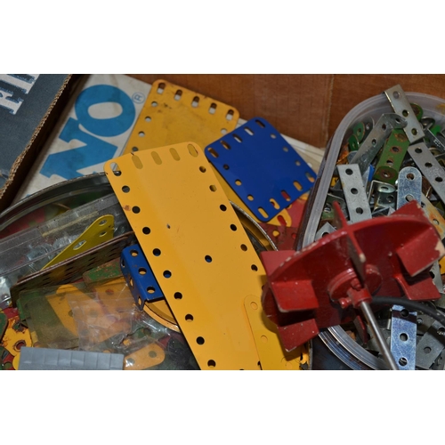 263 - A large box of Meccano