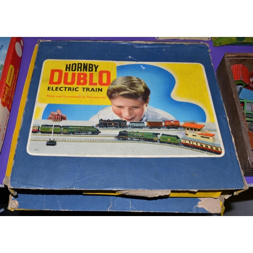 274 - A boxed Hornby OO Dublo electric train set