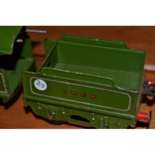 279 - A Hornby clockwork train 5508 - LNER livery