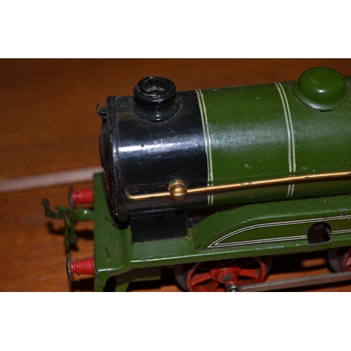 279 - A Hornby clockwork train 5508 - LNER livery