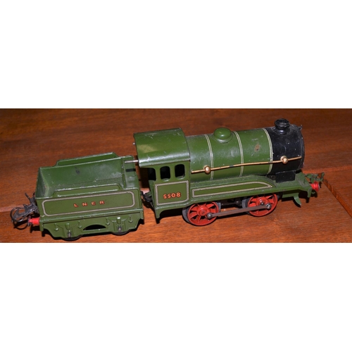 279 - A Hornby clockwork train 5508 - LNER livery