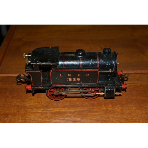 280 - A Hornby clockwork toy train and 2 carriages - Marjorie and LNER 826