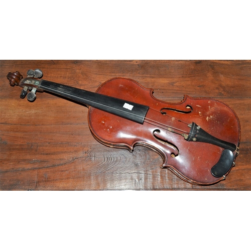 282 - A vintage good quality violin with a 2 piece back in a case with 3 bows