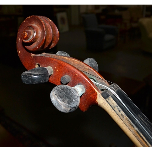 282 - A vintage good quality violin with a 2 piece back in a case with 3 bows