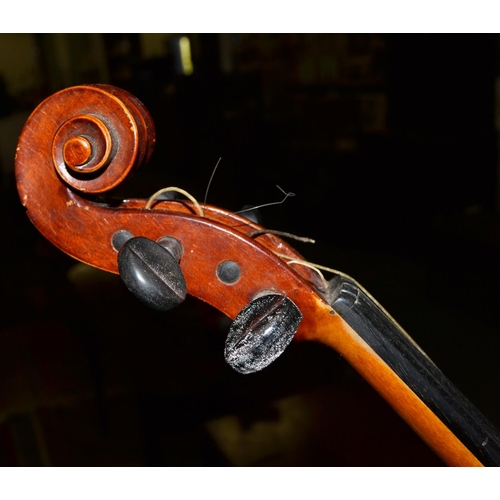 283 - Thomas Simpson of Handsworth - A violin c.1900 bearing a label for Thomas Simpson and a one piece ba... 