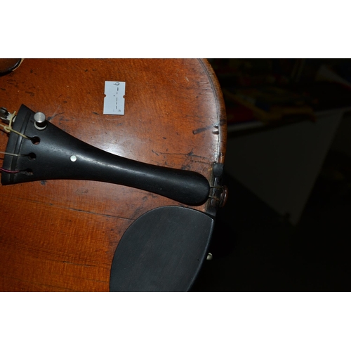 286 - A good quality vintage violin with a one piece back - case and bow