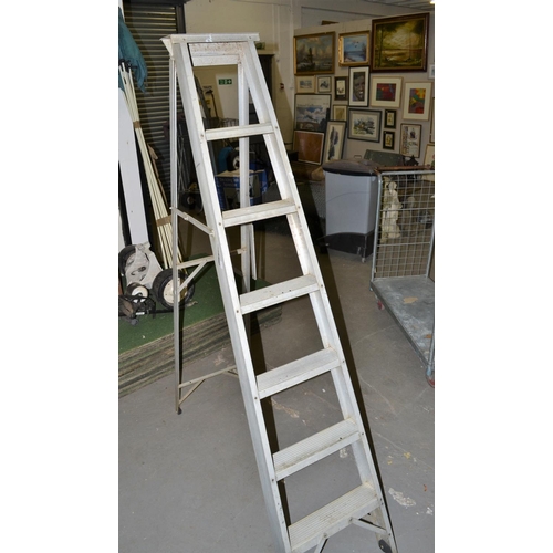 91 - 6-rung folding step ladder