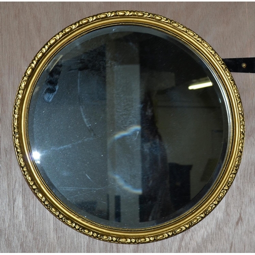 252 - Round gilt framed wall mirror