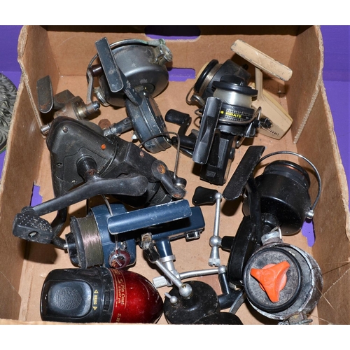 318 - Collection of fishing reels