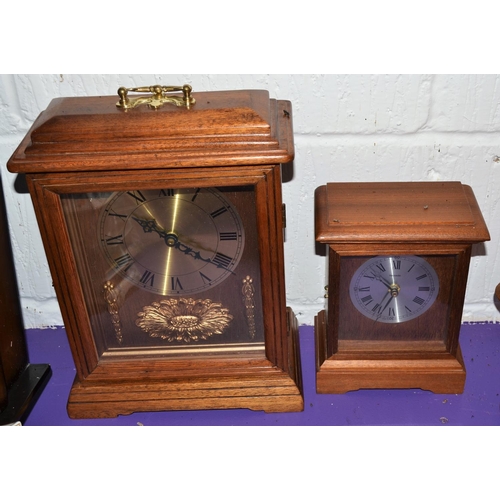 353 - 2 wooden cased mantle clocks