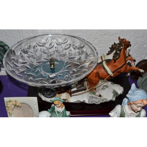 413 - A Table centrepiece formed as horses pulling a chariot glass bowl