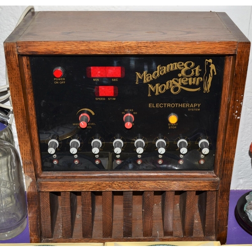 420 - An unusual Madame et Monsieur electrotherapy machine in an oak case