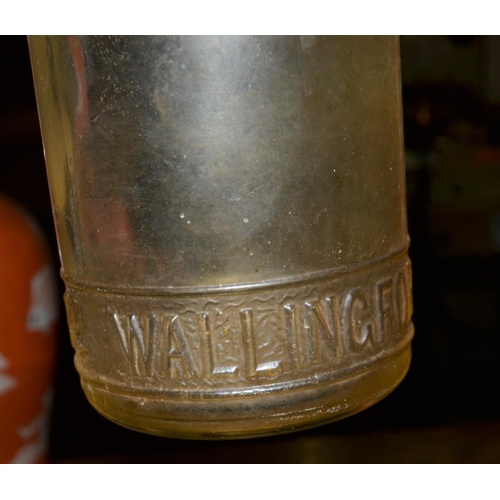 429 - 4 vintage advertising labels (2 for Wallingford) and a Wallingford Mineral Water bottle