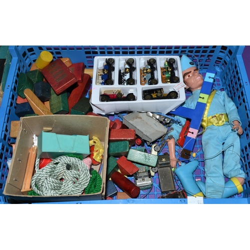 482 - Collection of toys to include an Thunderbirds puppet