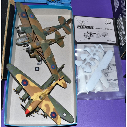 501 - A model kit and 4 model planes