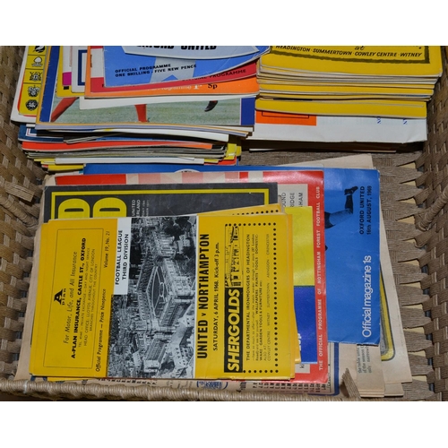 551 - A large collection of Oxford United football programmes - mostly 1960's and 70's