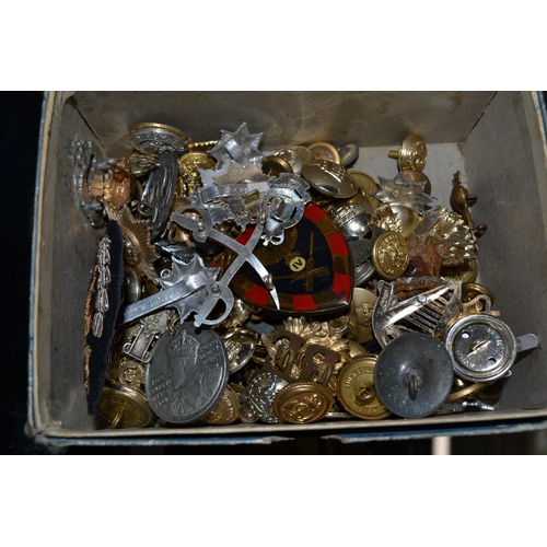 588 - Box of military badges and buttons