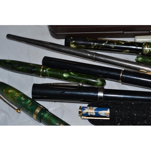 602 - Collection of mixed pens to include some Fountain pens - Parker, Conway Stewart